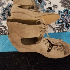 12 torrid wedged shoe
